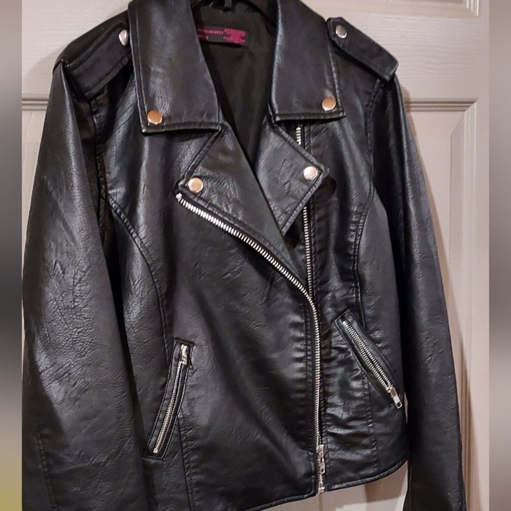 No Boundaries M (7-9) Faux Leather (China) Sleek Assymetrical Black Jacket